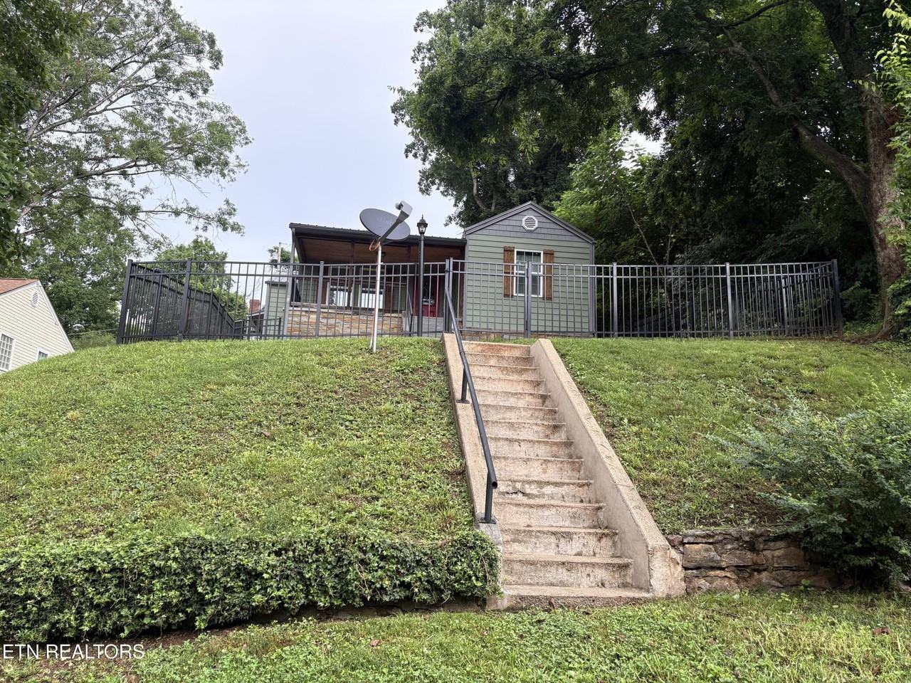 425 Sewanee St - Photo 3 of 16