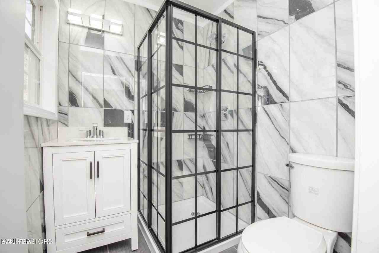 425 Sewanee St - Photo 5 of 16