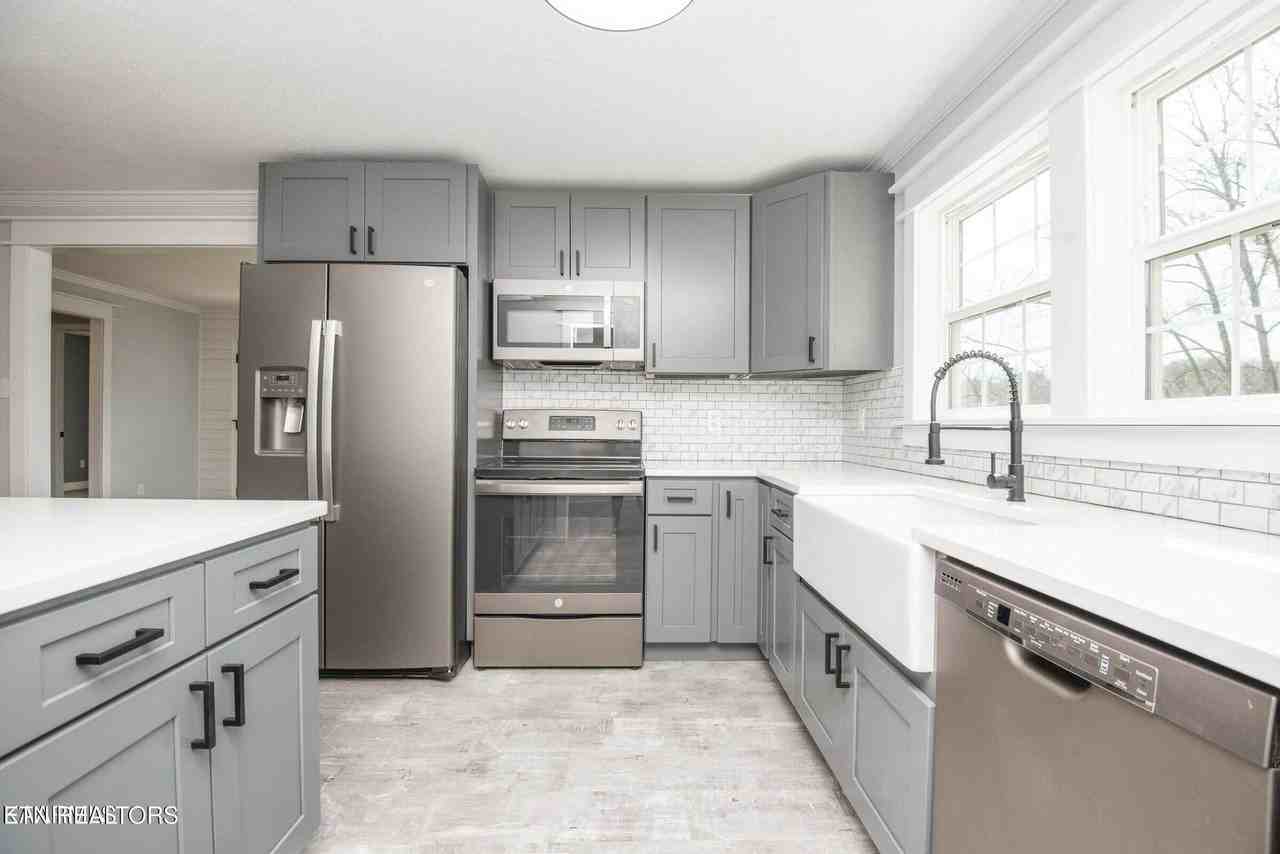 425 Sewanee St - Photo 6 of 16