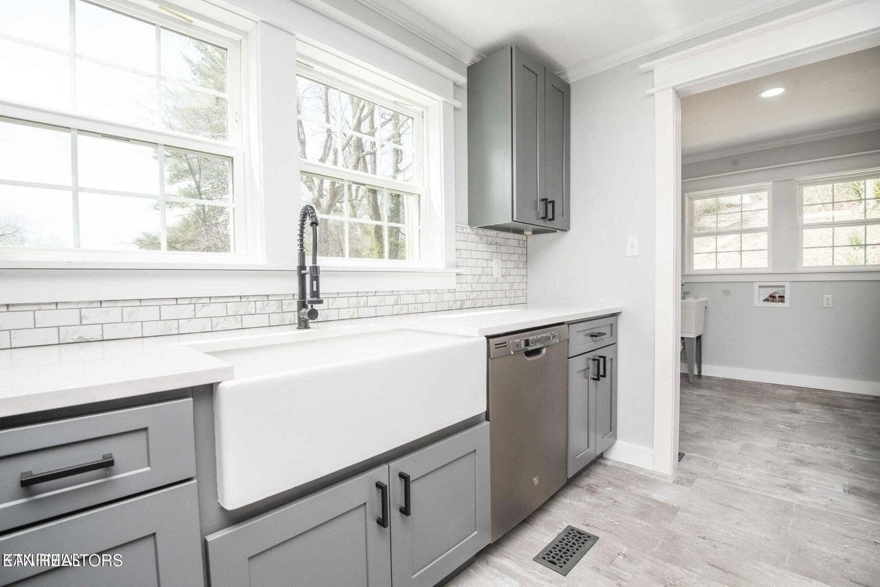 425 Sewanee St - Photo 7 of 16