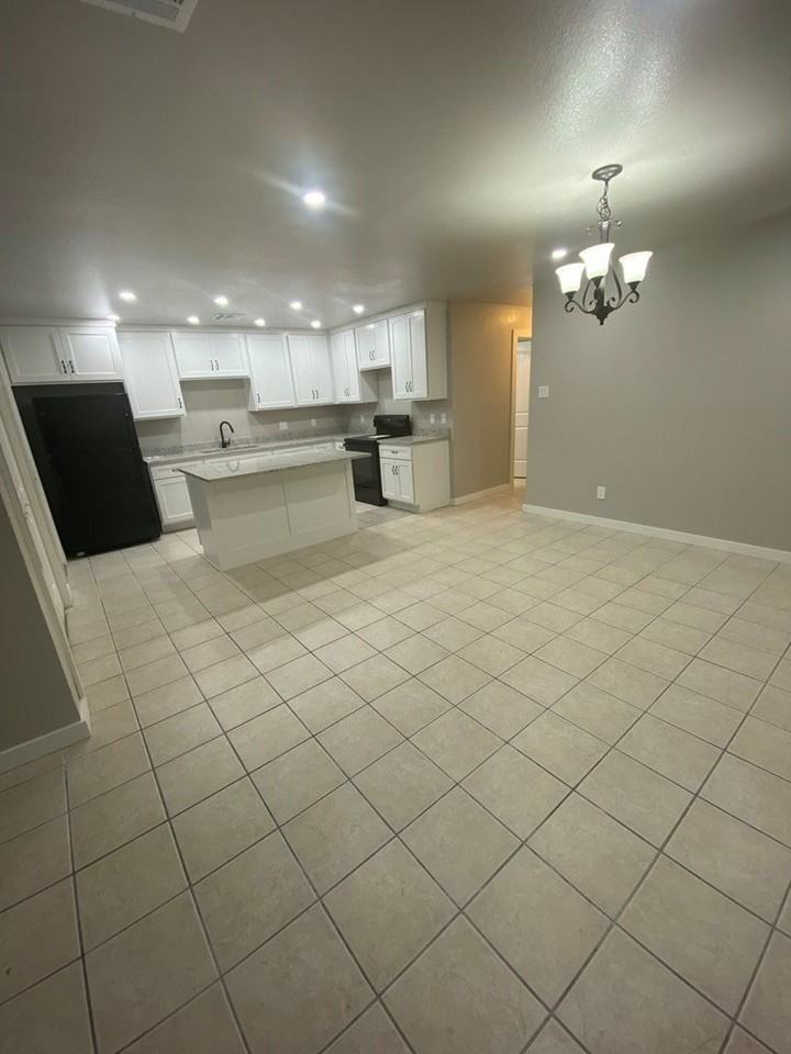 518 Peterson Dr - Photo 3 of 13