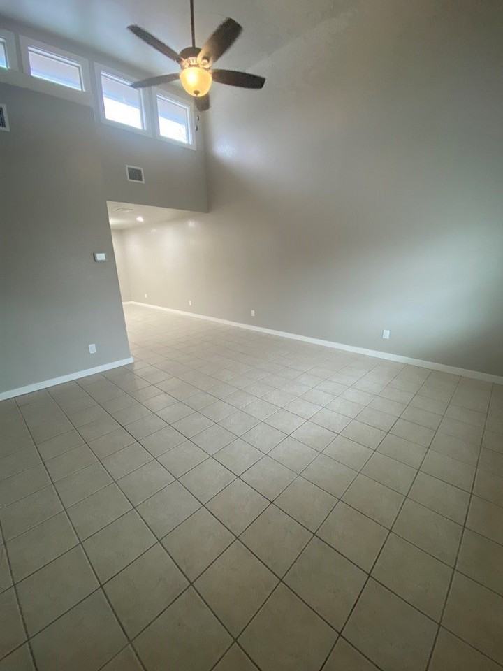 518 Peterson Dr - Photo 4 of 13