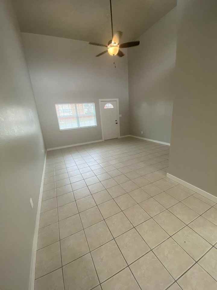 518 Peterson Dr - Photo 5 of 13