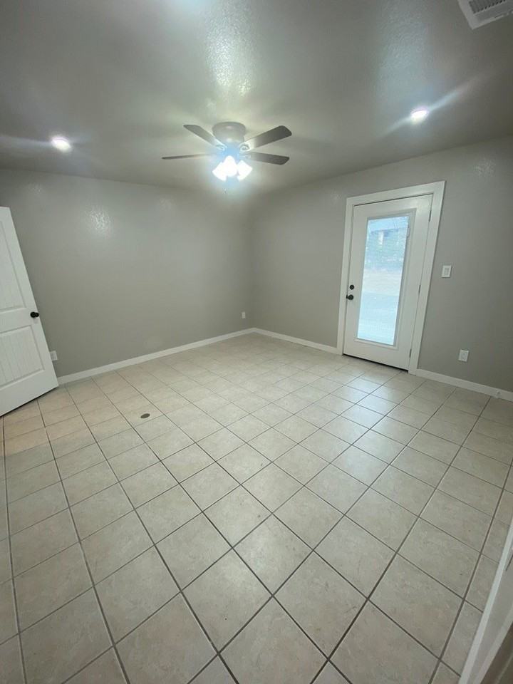 518 Peterson Dr - Photo 6 of 13