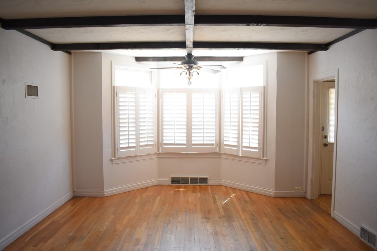 2409 22nd St - Photo 3 of 12
