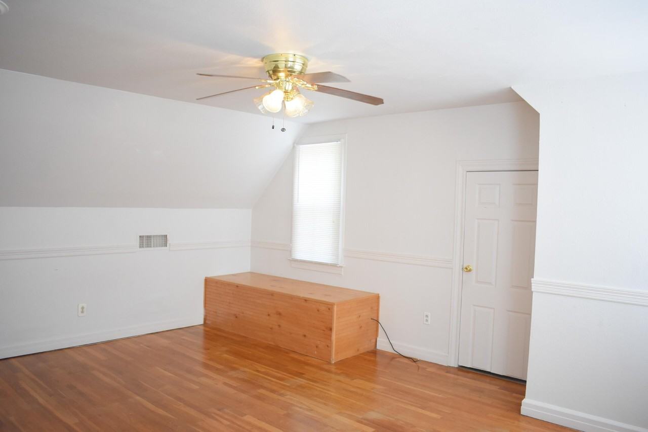 2409 22nd St - Photo 7 of 12