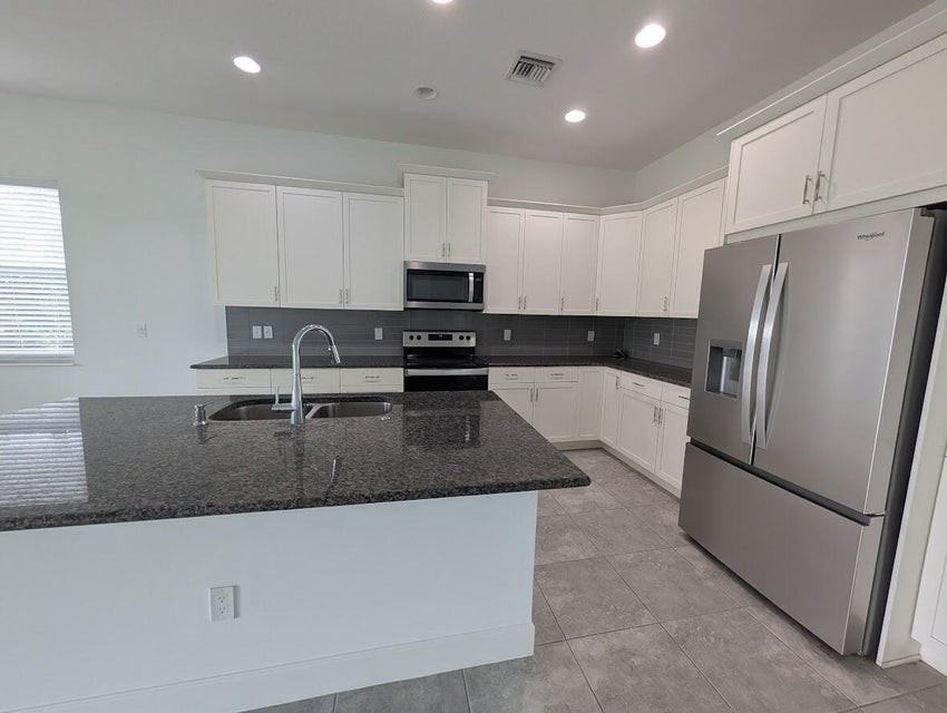 4613 Citron Way - Photo 3 of 8
