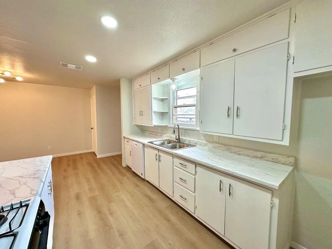 101 15th St #A - Photo 6 of 17