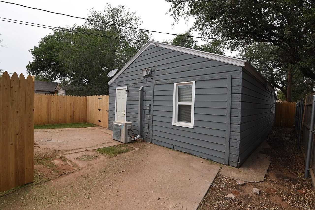 2006 29th St #REAR - Photo 2 of 10