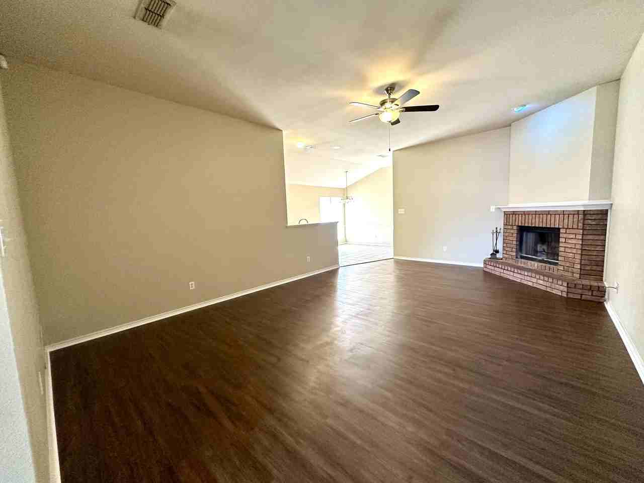 6717 89th St - Photo 2 of 10
