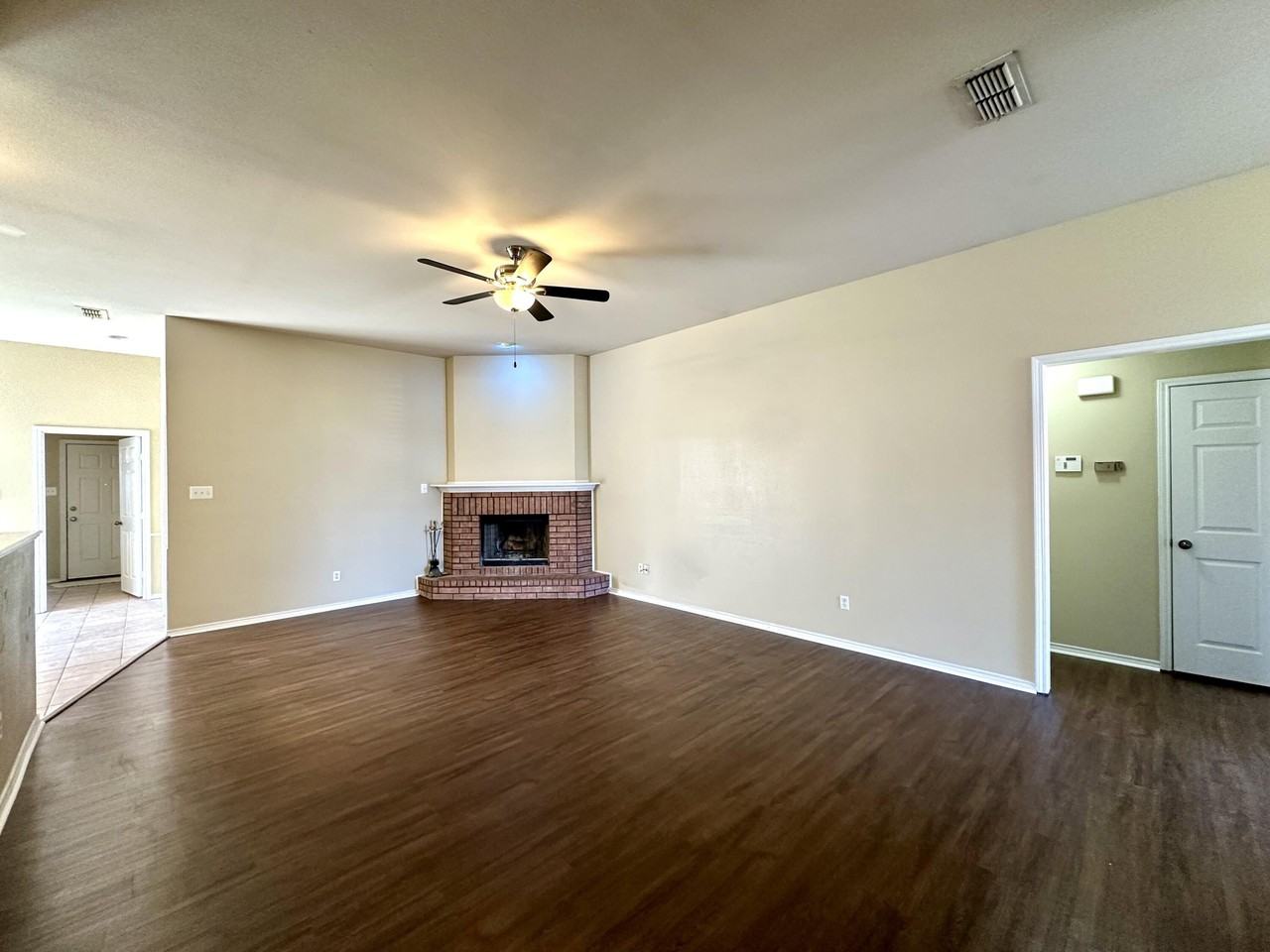 6717 89th St - Photo 3 of 10