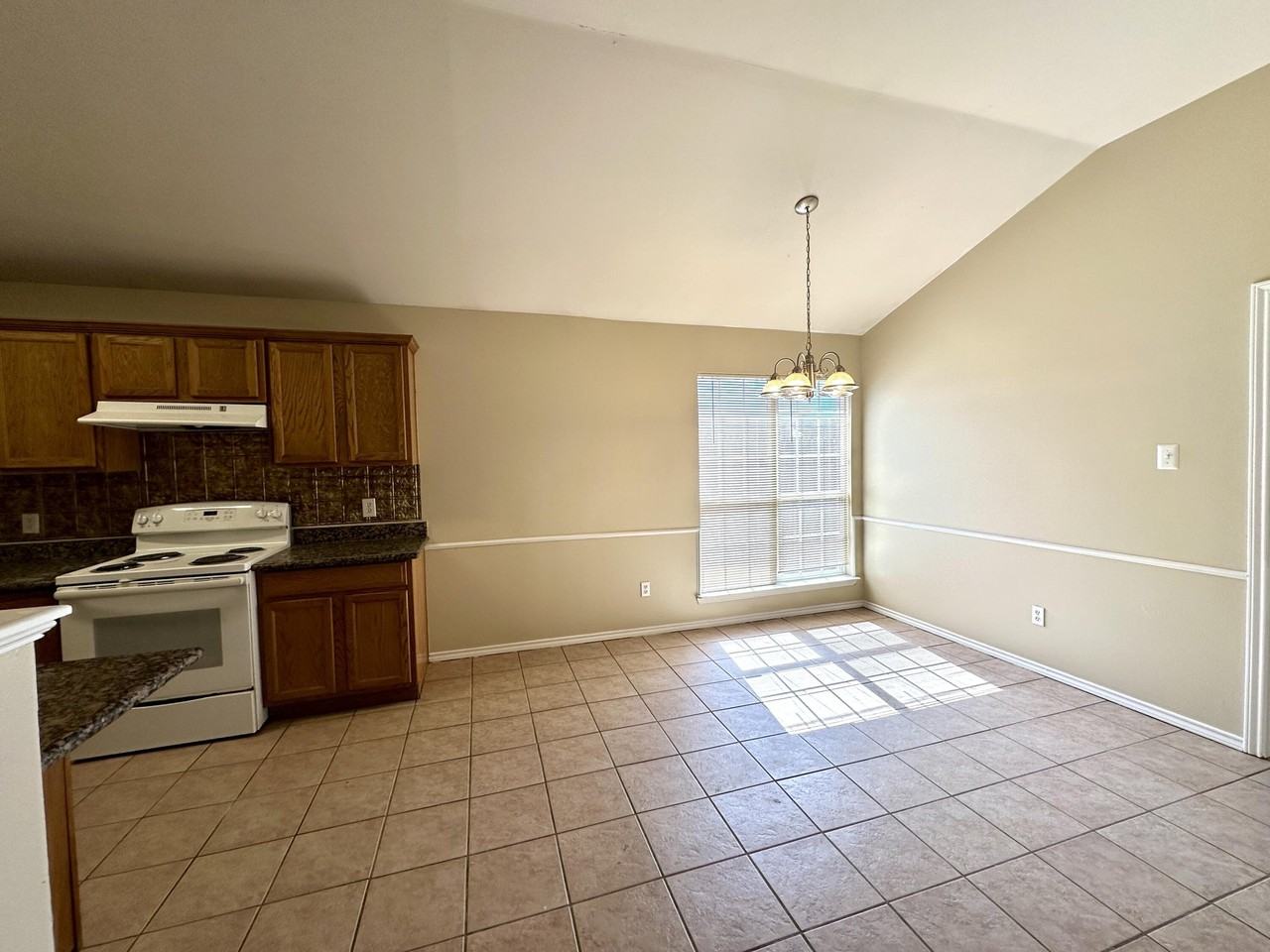 6717 89th St - Photo 4 of 10