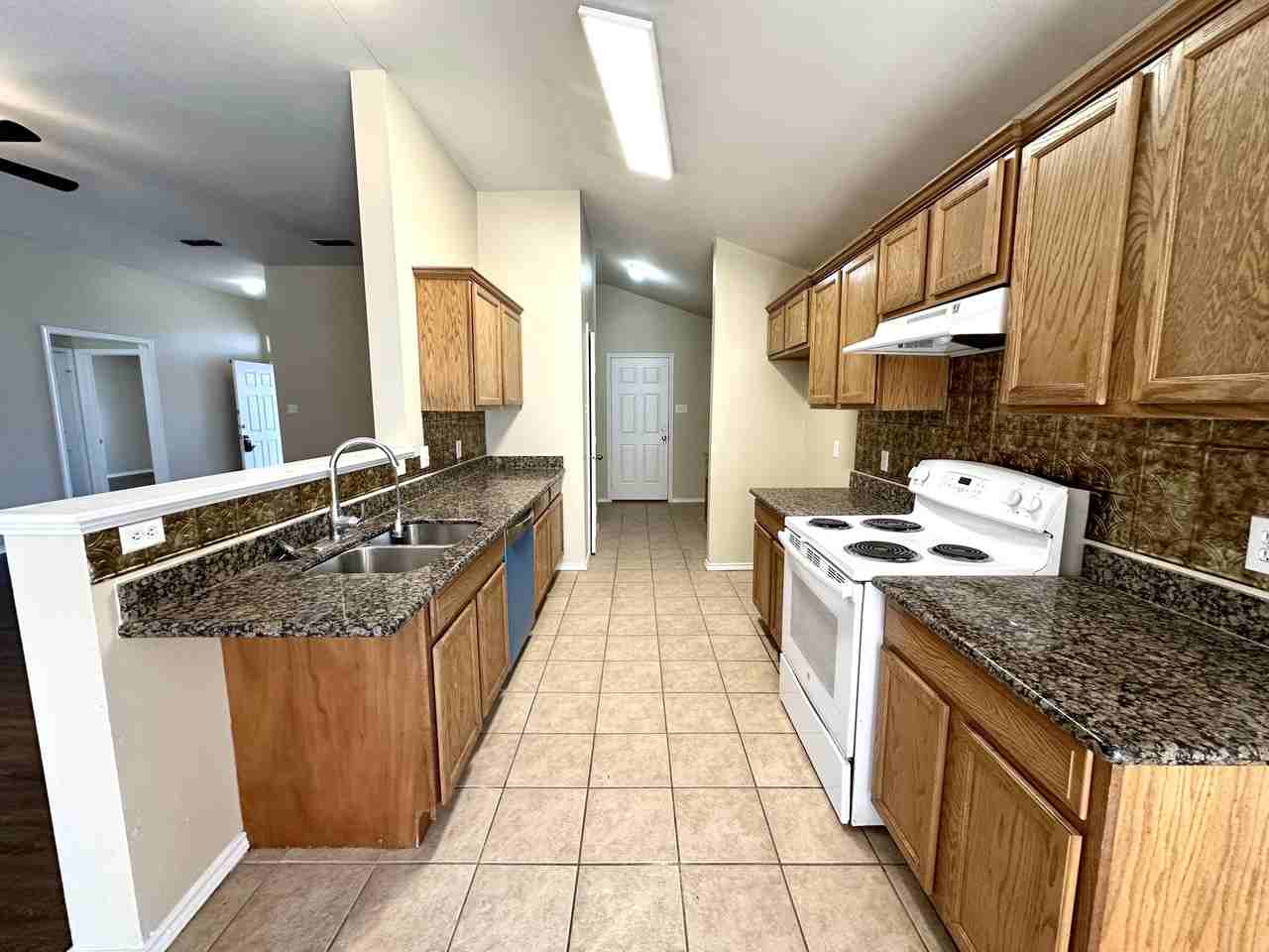 6717 89th St - Photo 5 of 10
