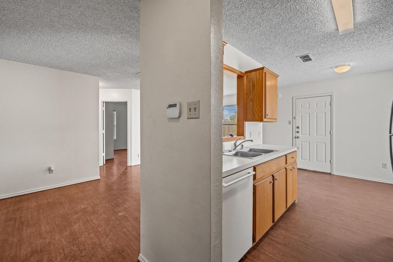 2107 La Salle Ave - Photo 3 of 30