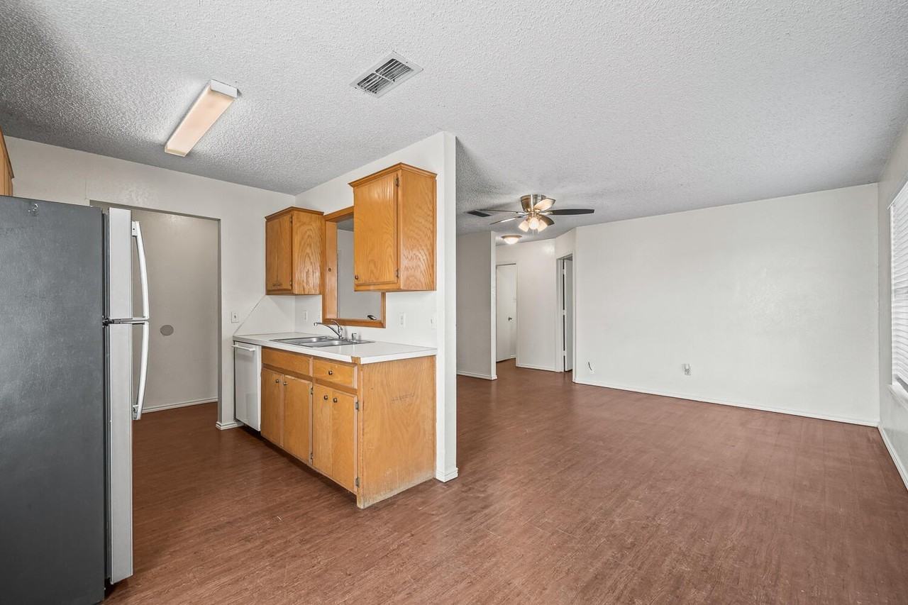 2107 La Salle Ave - Photo 5 of 30