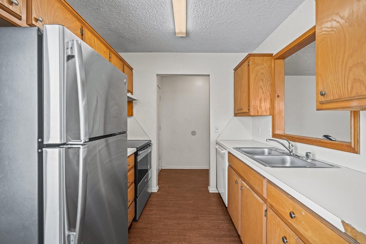 2107 La Salle Ave - Photo 6 of 30