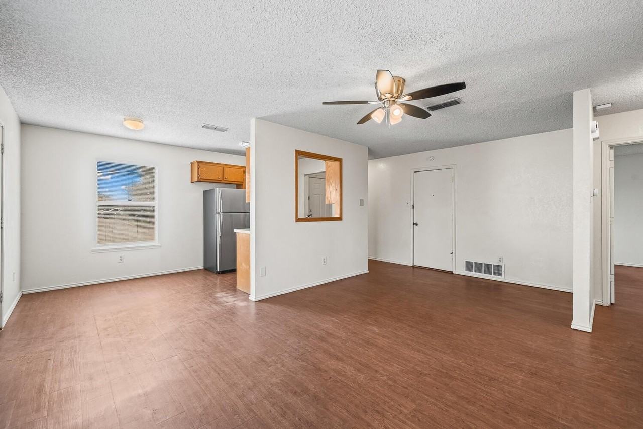 2107 La Salle Ave - Photo 7 of 30
