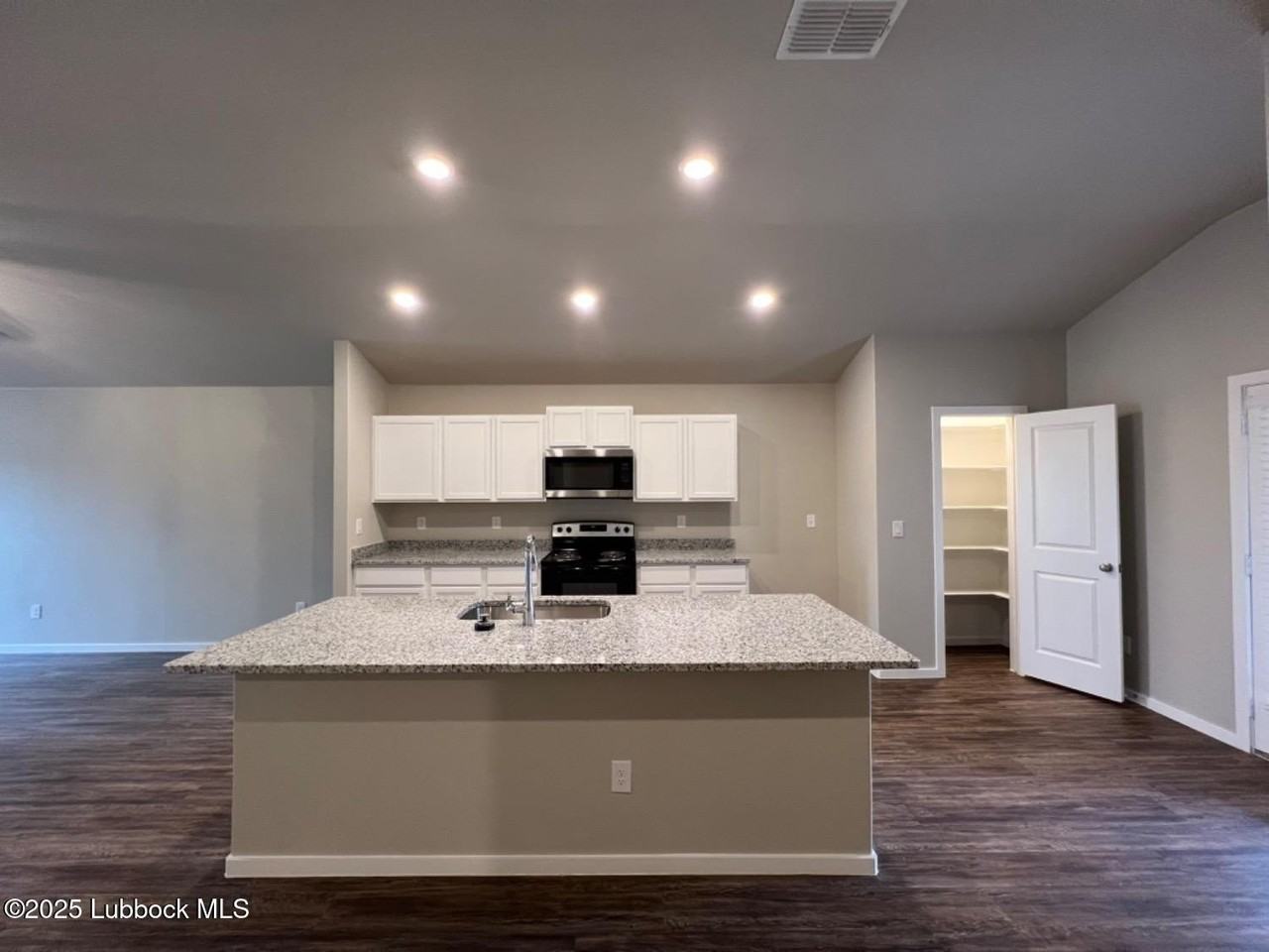 2009 Kenwood Ave - Photo 4 of 19