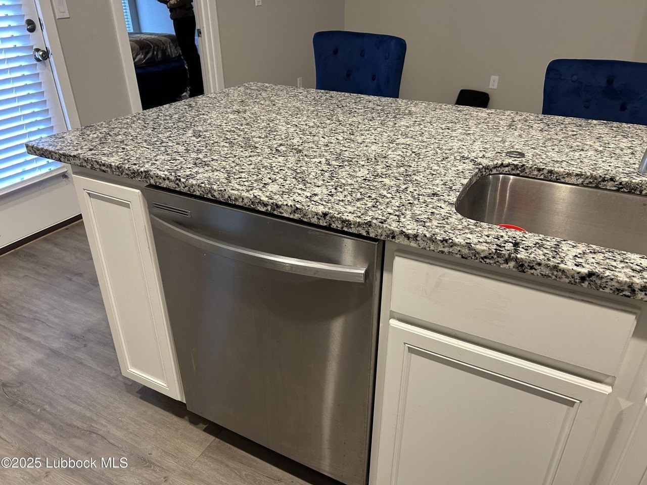 2009 Kenwood Ave - Photo 6 of 19