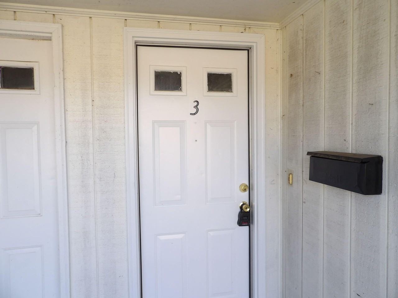 75 Ashwood Ct #3 - Photo 4 of 42