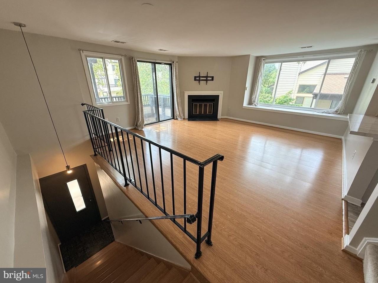 9802 Hellingly Pl - Photo 2 of 16