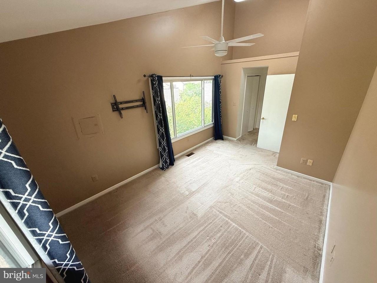 9802 Hellingly Pl - Photo 5 of 16