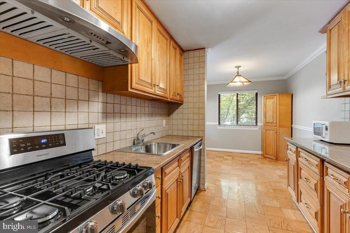 2844 Dover Ln - Photo 2 of 22