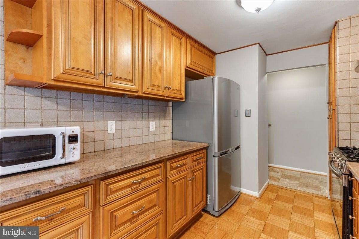 2844 Dover Ln - Photo 4 of 22