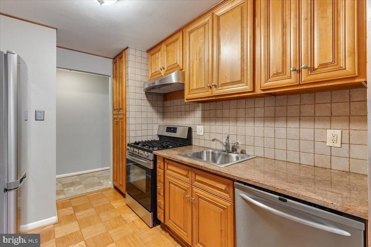 2844 Dover Ln - Photo 5 of 22