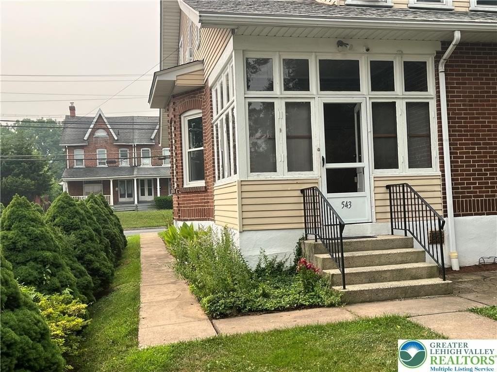 543 W Emaus Ave - Photo 4 of 50