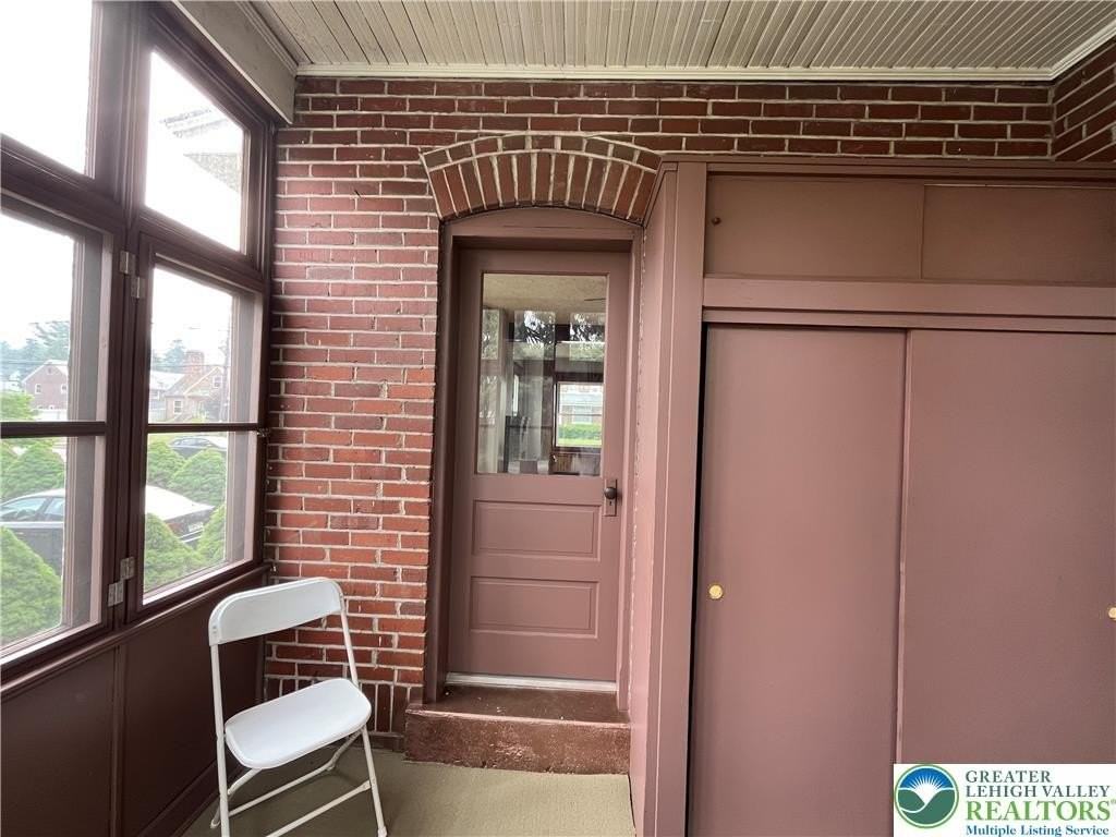 543 W Emaus Ave - Photo 5 of 50