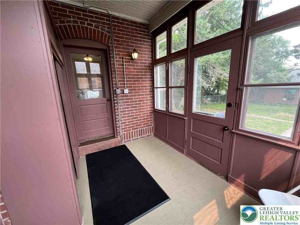 543 W Emaus Ave - Photo 6 of 50
