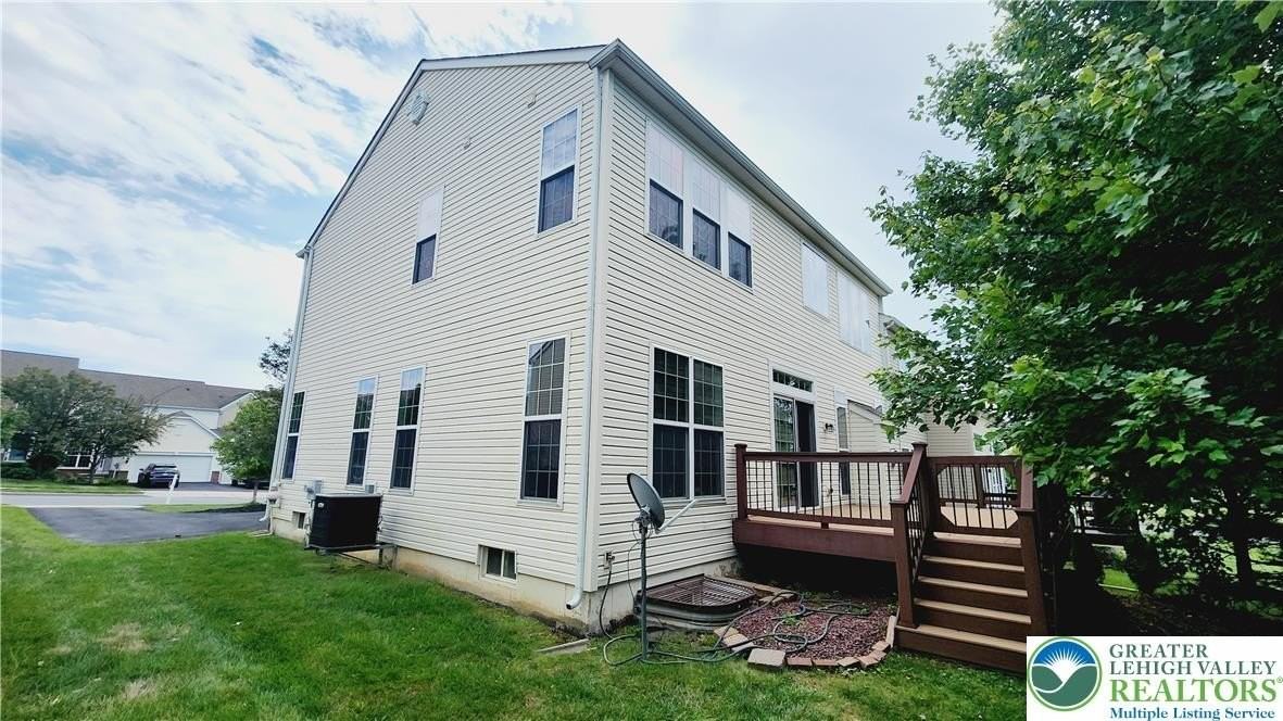 1816 Emerald Dr - Photo 3 of 47