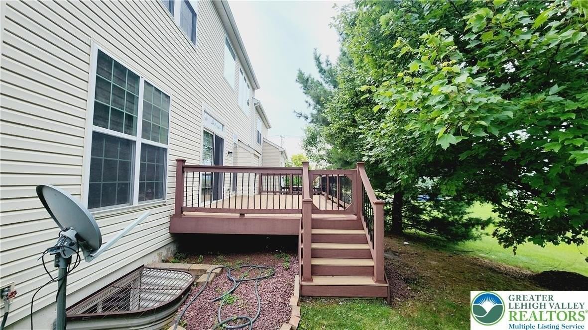 1816 Emerald Dr - Photo 4 of 47
