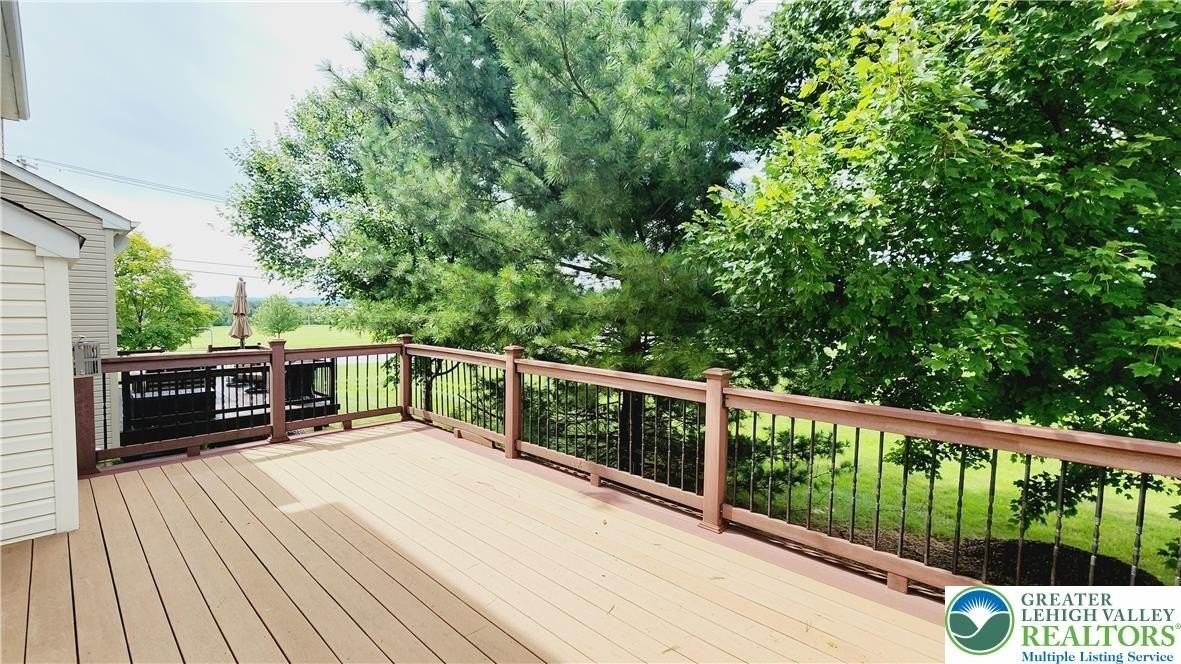 1816 Emerald Dr - Photo 5 of 47