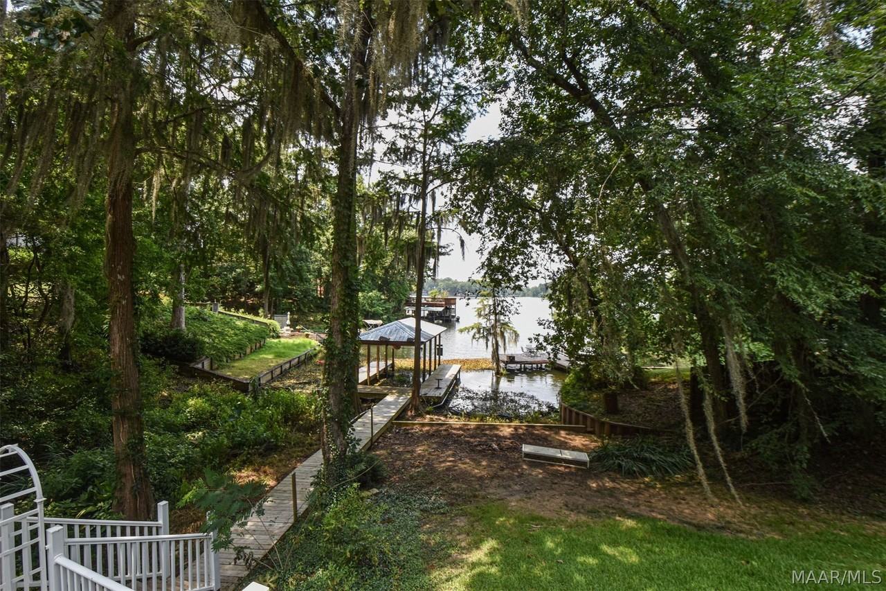 555 Shady Acres Dr - Photo 5 of 50