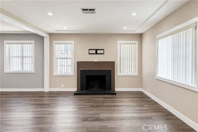 2431 N Lamer St - Photo 2 of 8