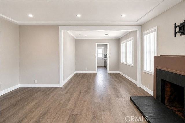 2431 N Lamer St - Photo 3 of 8