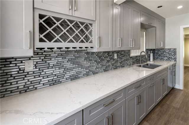2431 N Lamer St - Photo 6 of 8