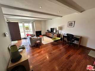 2508 Arizona Ave #4 - Photo 2 of 8