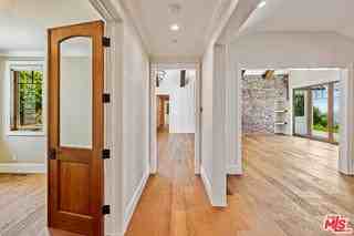 5561 Horizon Dr - Photo 2 of 8