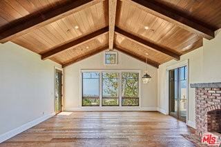 5561 Horizon Dr - Photo 3 of 8