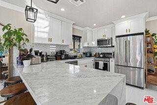 801 Howard St - Photo 6 of 8