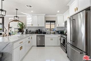 801 Howard St - Photo 7 of 8