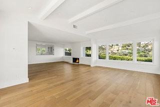 9881 Beverly Grove Dr - Photo 4 of 8
