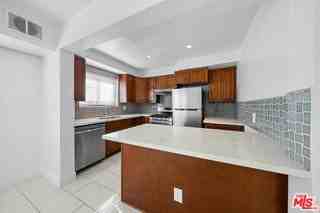 148 S Reeves Dr #4 - Photo 2 of 8