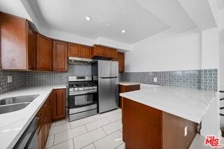148 S Reeves Dr #4 - Photo 3 of 8