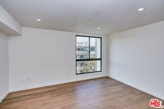 328 N Maple Dr #204 - Photo 5 of 8