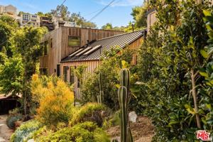 featured image of 8550 Ridpath Dr