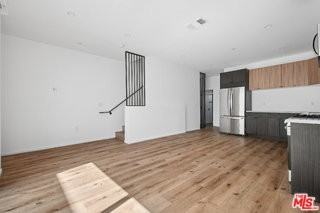 662 N Mariposa Ave #1-2 - Photo 3 of 8